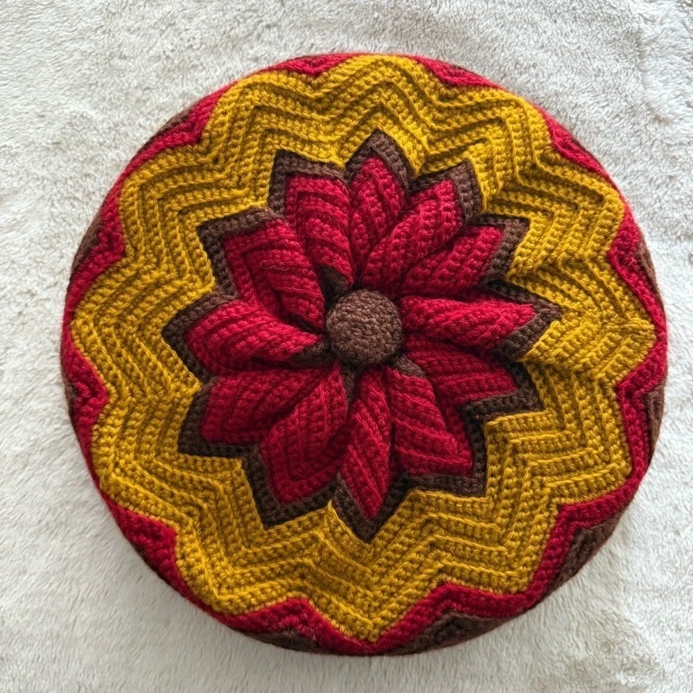 Vintage 70’s crochet round pillow